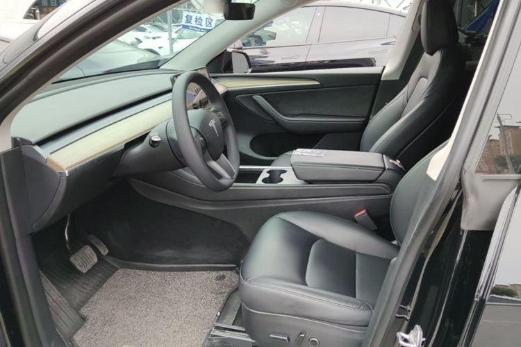 Tesla Model Y 2022 #15 Tesla Model Y 2022 car image #15