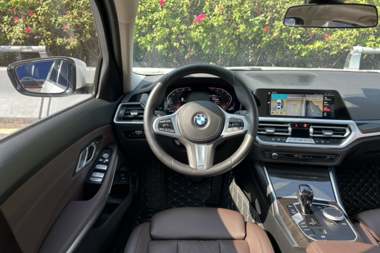 BMW 3 Series 2022 car image #17