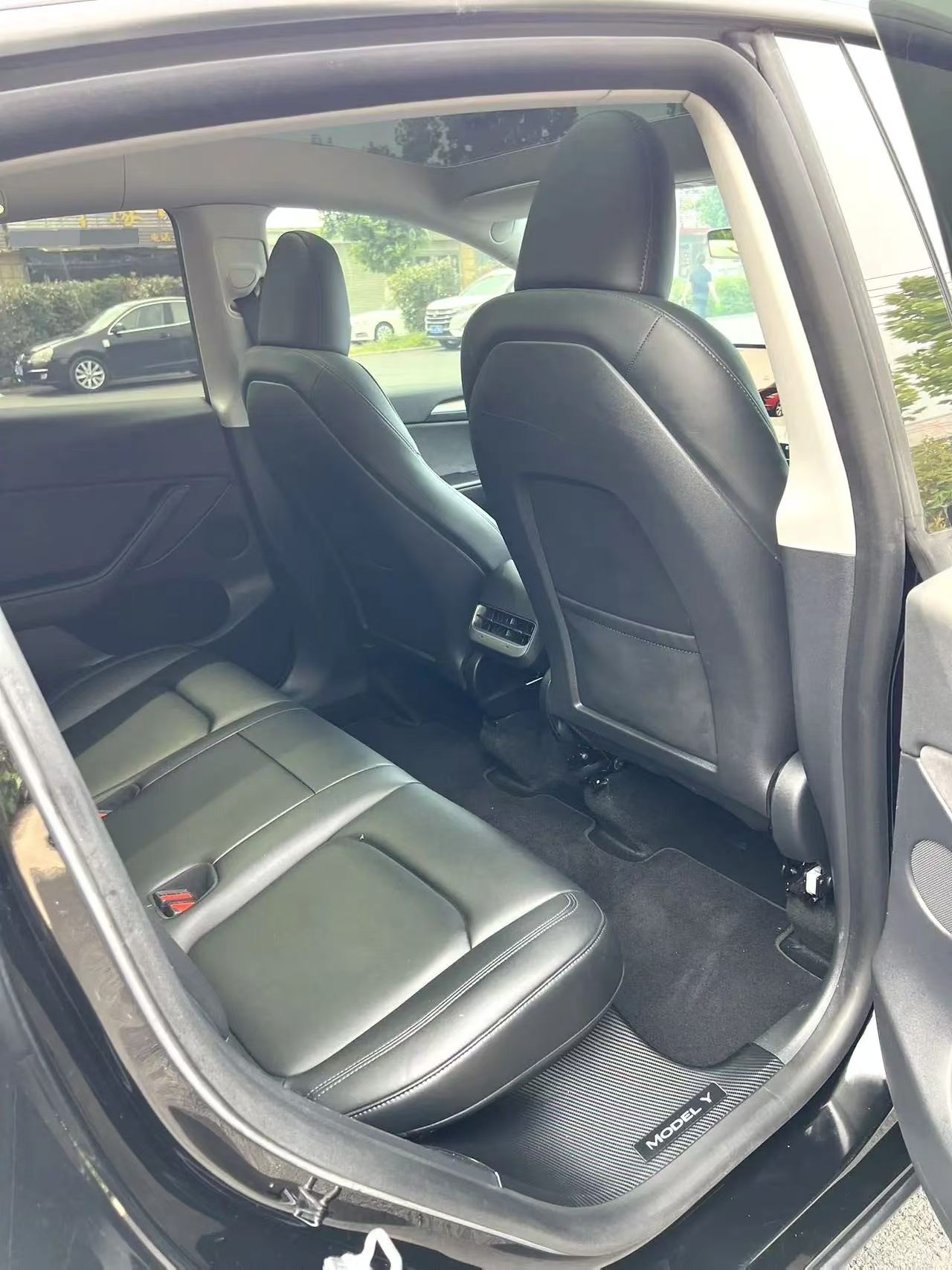 Tesla Model Y 2022 car image #11