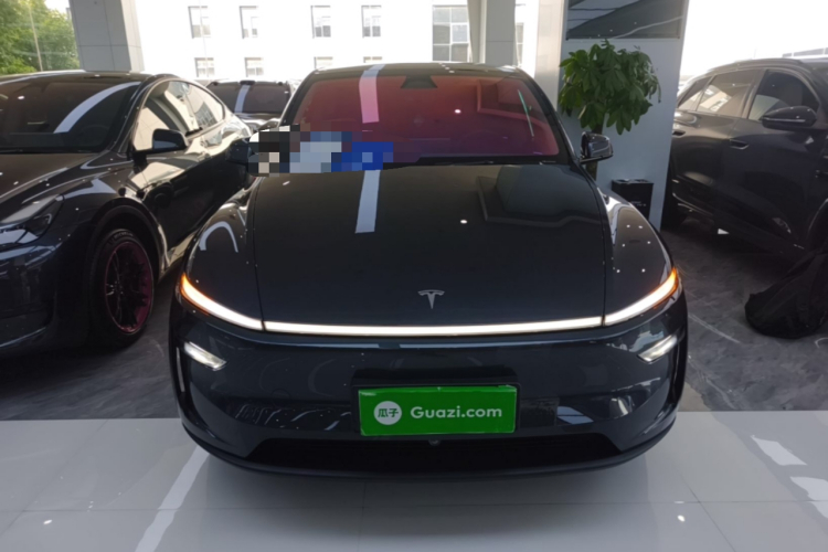 Tesla Model Y 2025 #3 Tesla Model Y 2025 car image #3