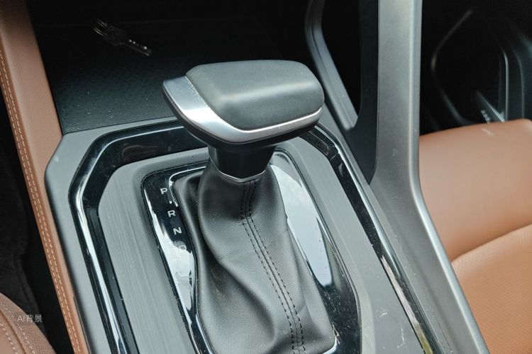 GEELY Vision X6 2023 صورة سيارة #16