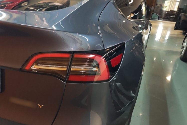 Tesla Model Y 2023 #8 Tesla Model Y 2023 car image #8