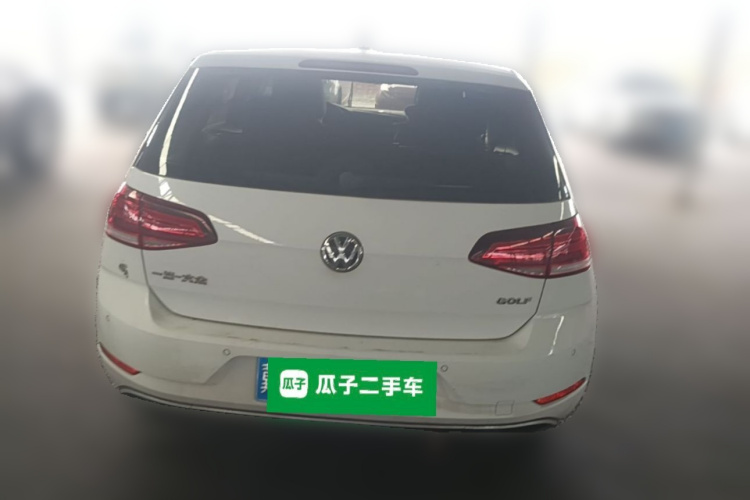 Volkswagen Golf 2019 car image #6