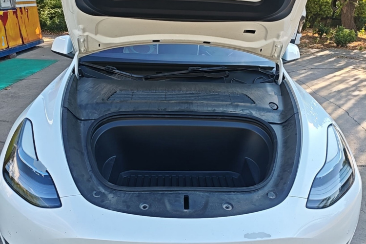 Tesla Model Y 2023 immagine di auto #20