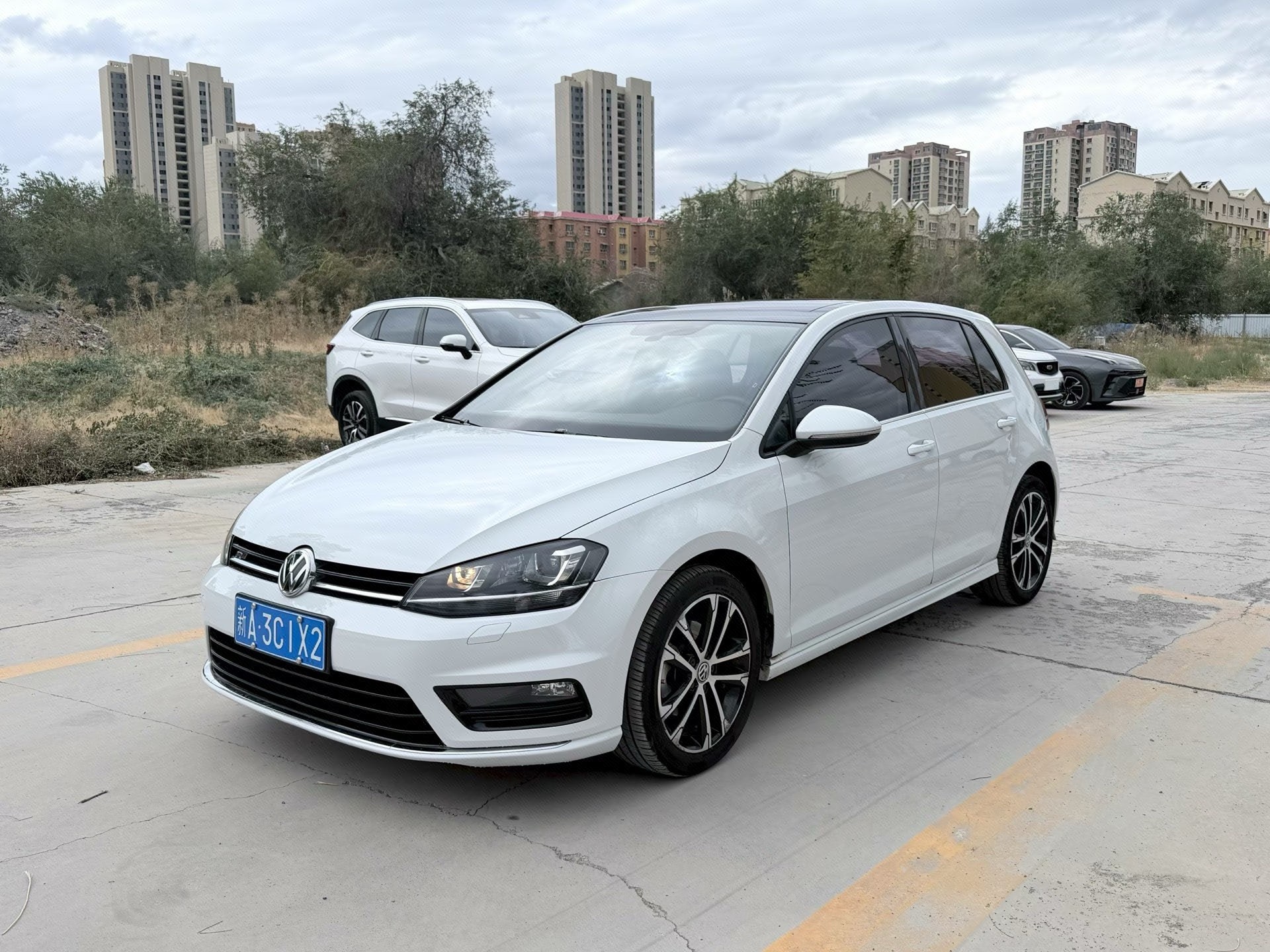 Volkswagen Golf 2017 car image 