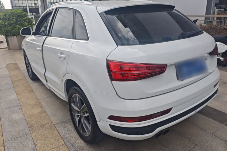 Audi Q3 2018 car image #5