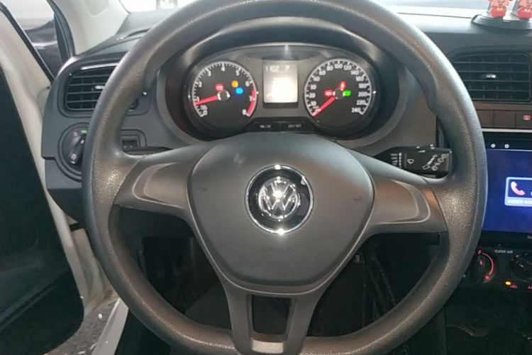 Volkswagen Polo 2019 car image #11