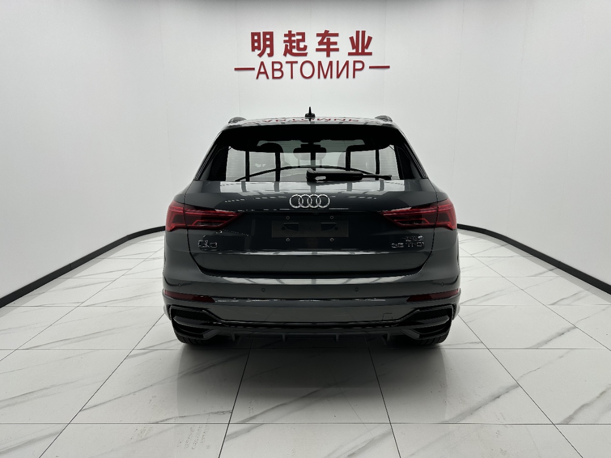 Audi Q3 2023 car image #10