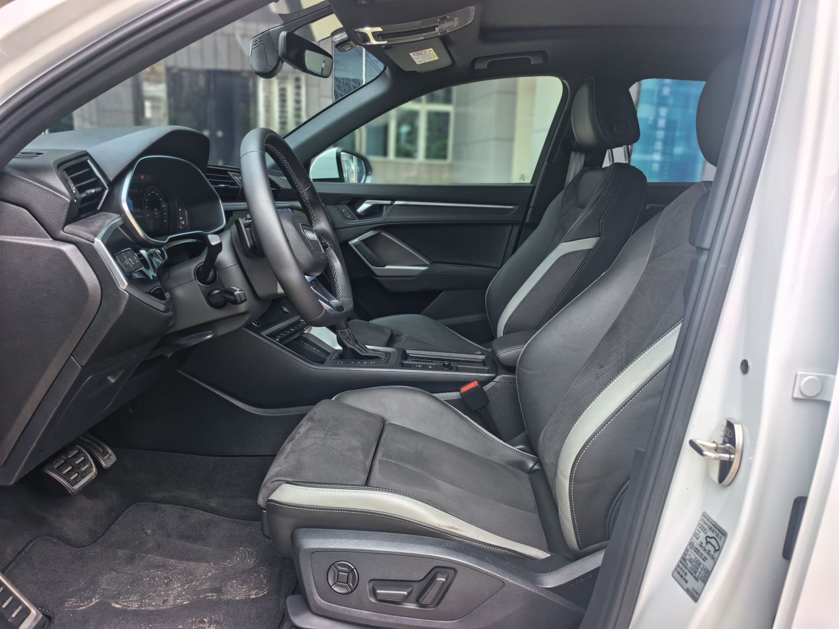 Audi Q3 2022 car image #7