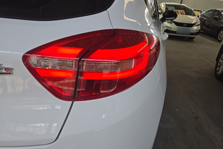GEELY Emgrand GS 2016 car image #8