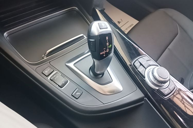 BMW 3 Series 2017 #14 BMW 3 Series 2017 car image #14