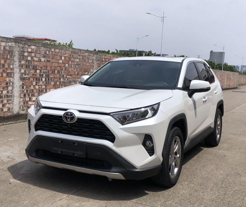 Toyota RAV4 2023 immagine di auto 