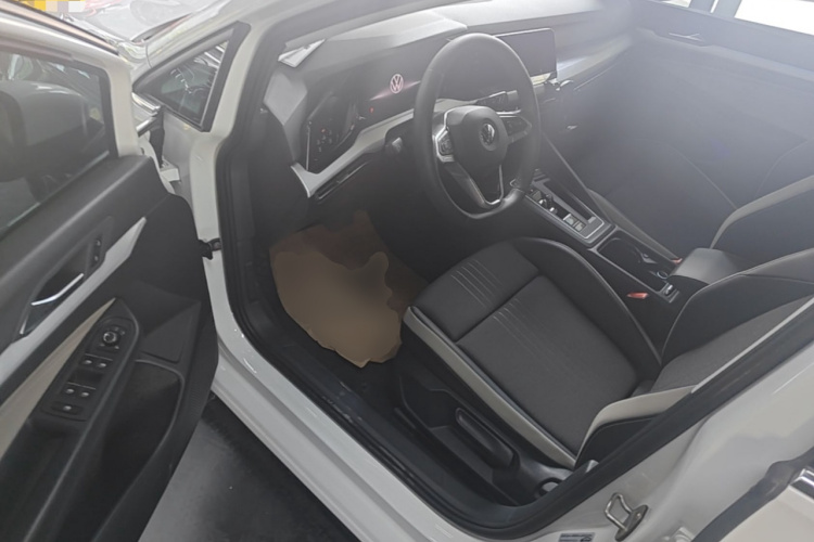 Volkswagen Golf 2022 car image #16