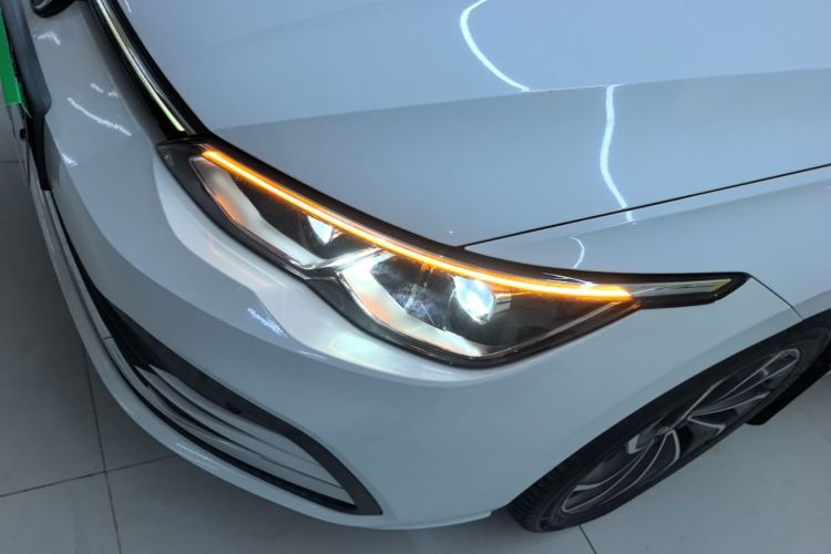 Volkswagen Golf 2021 car image #23