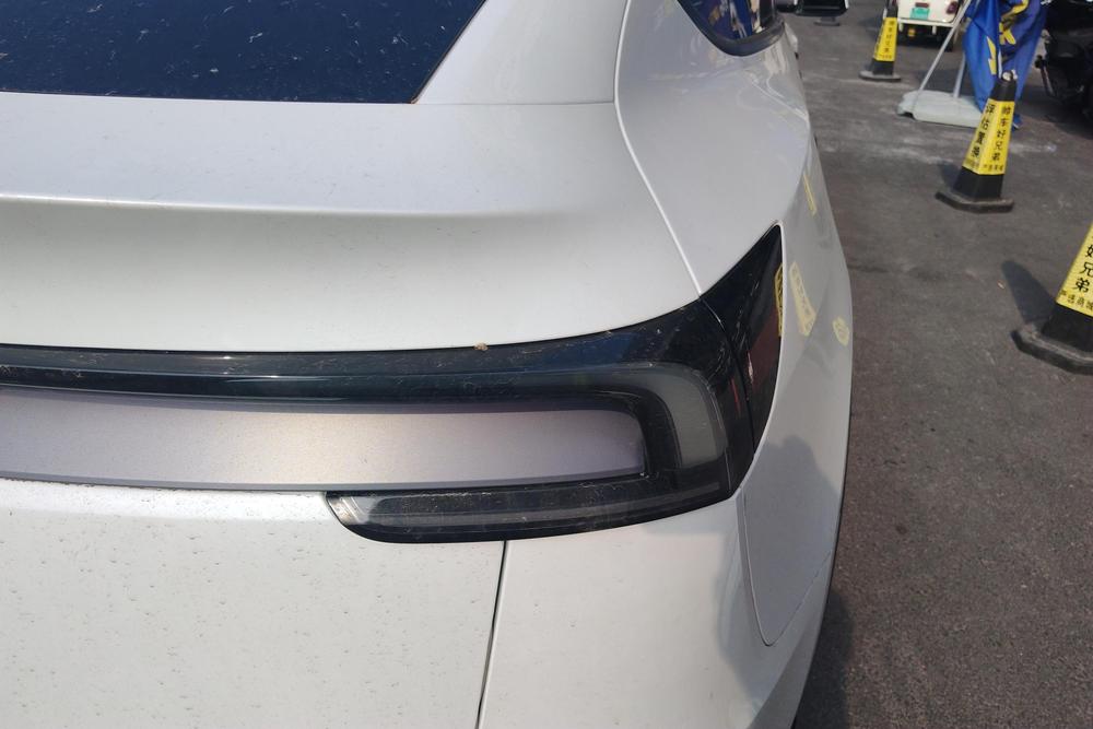 Tesla Model Y 2025 car image #7
