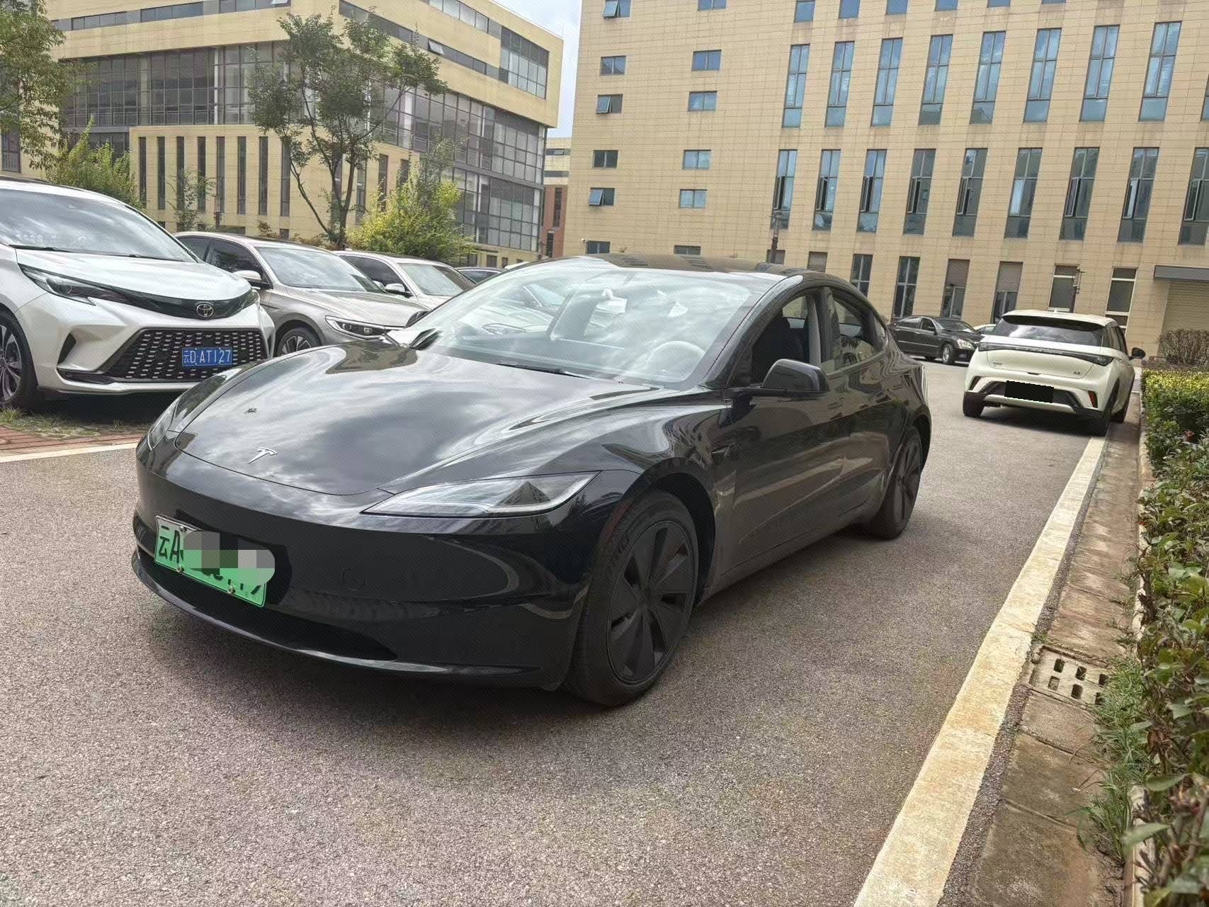 Tesla Model 3 2024 car image 