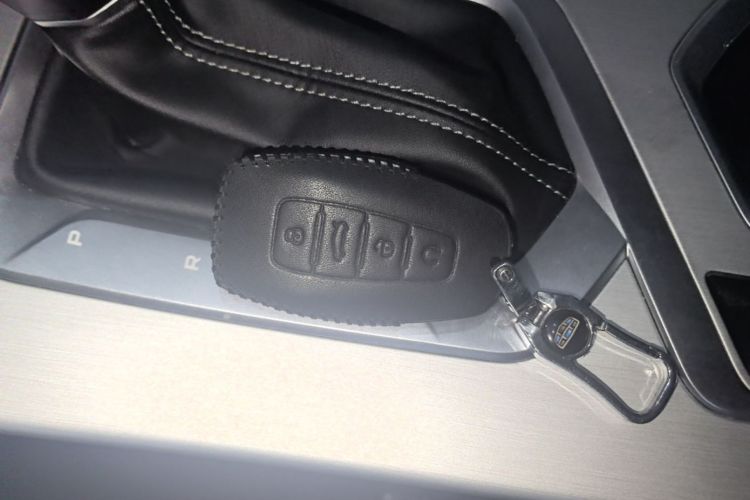 GEELY Coolray 2025 imagen de coche #9