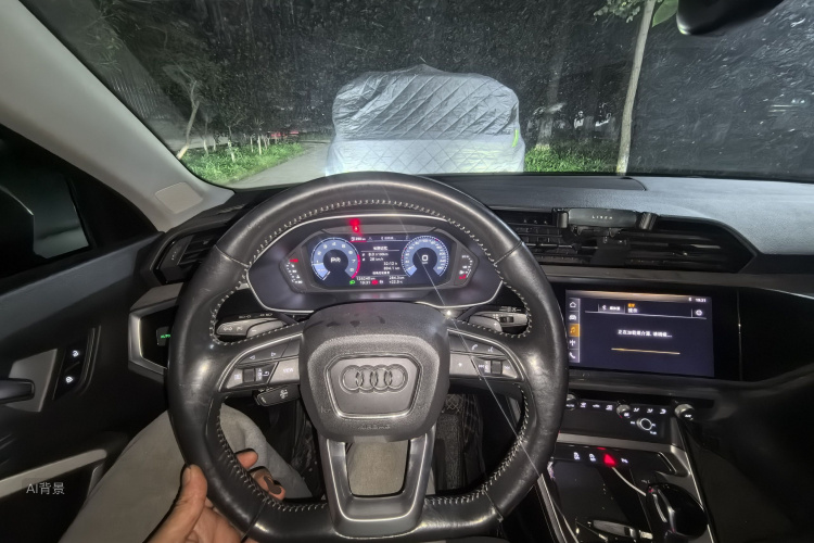 Audi Q3 2020 car image #12