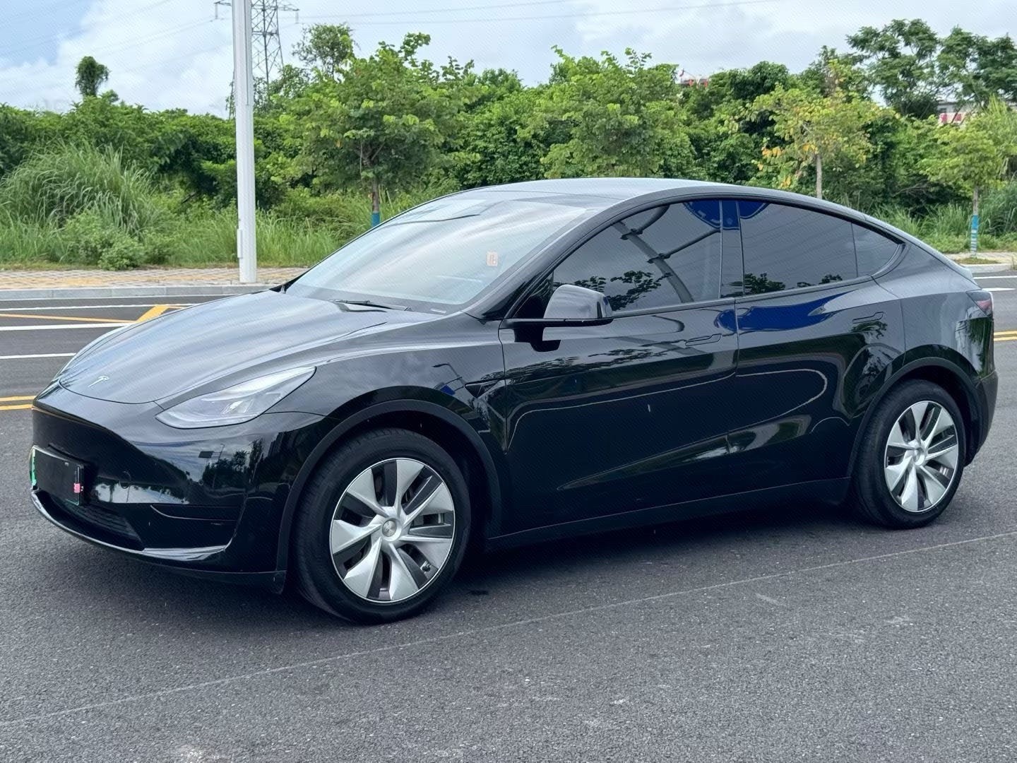 Tesla Model Y 2022 Tesla Model Y 2022 car image