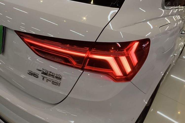 Audi Q3 2024 car image #8