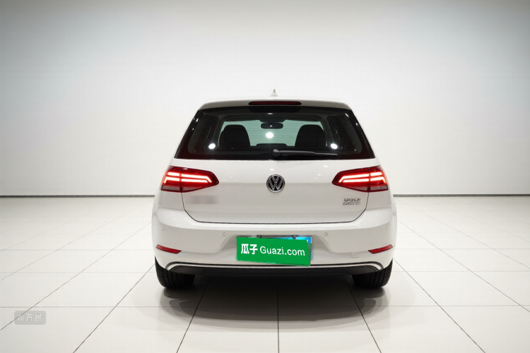 Volkswagen Golf 2018 car image #6