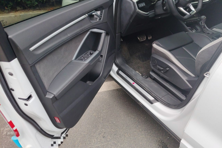 Audi Q3 2024 imagem de carro #18