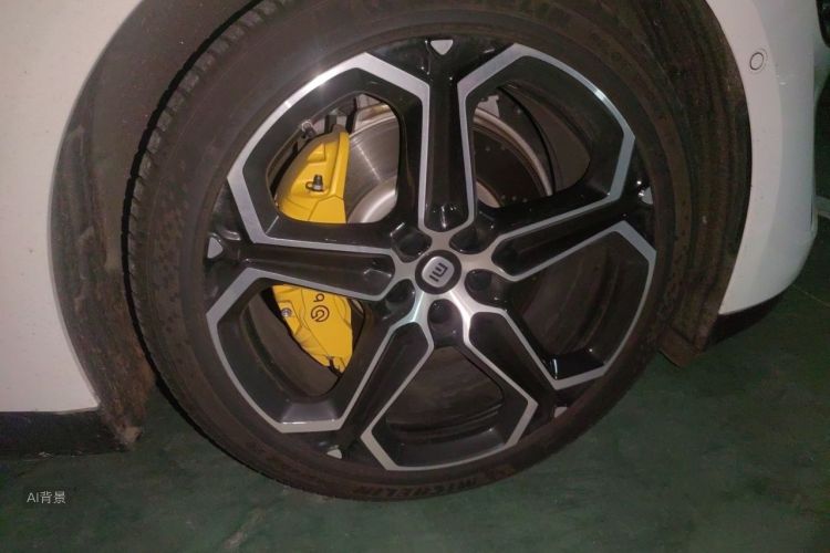 MI SU7 2025 immagine di auto #9