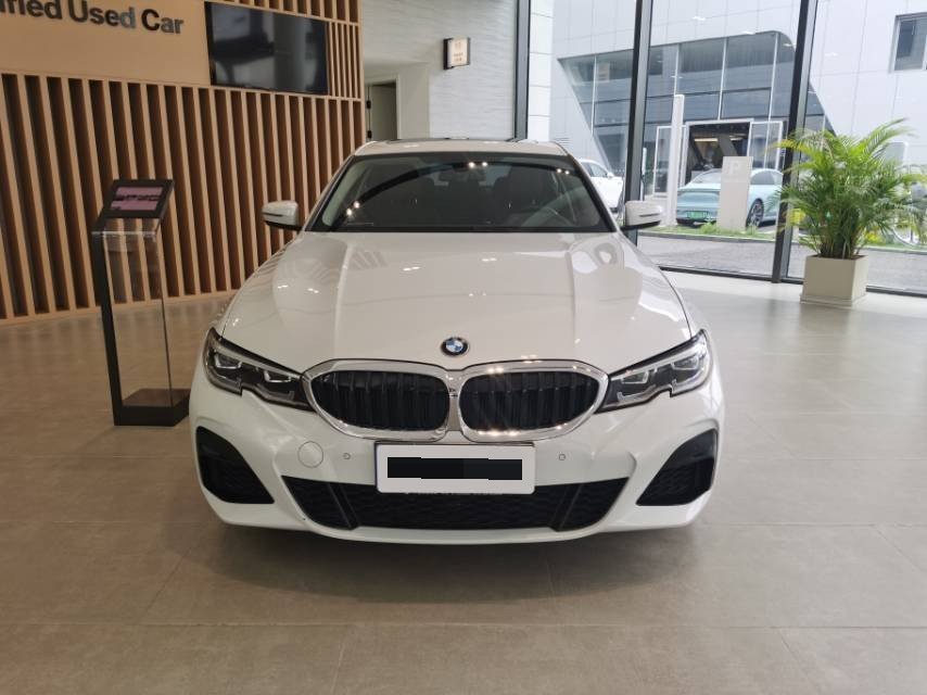 BMW 3 Series 2021 immagine di auto #2