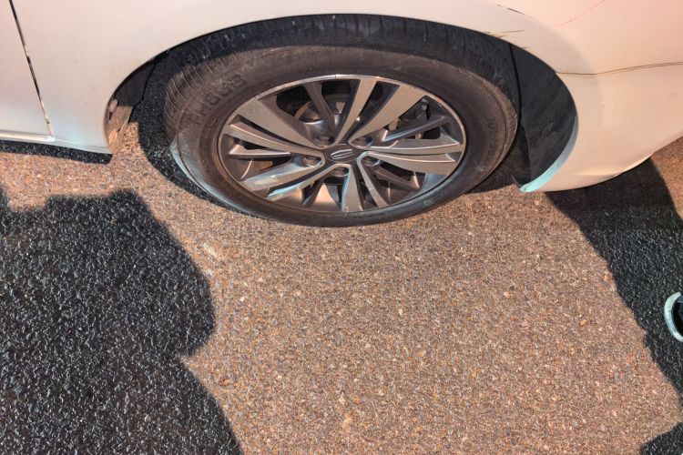 GEELY Emgrand 2019 car image #9