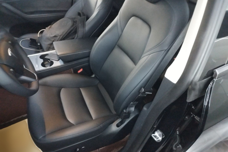 Tesla Model Y 2023 car image #15
