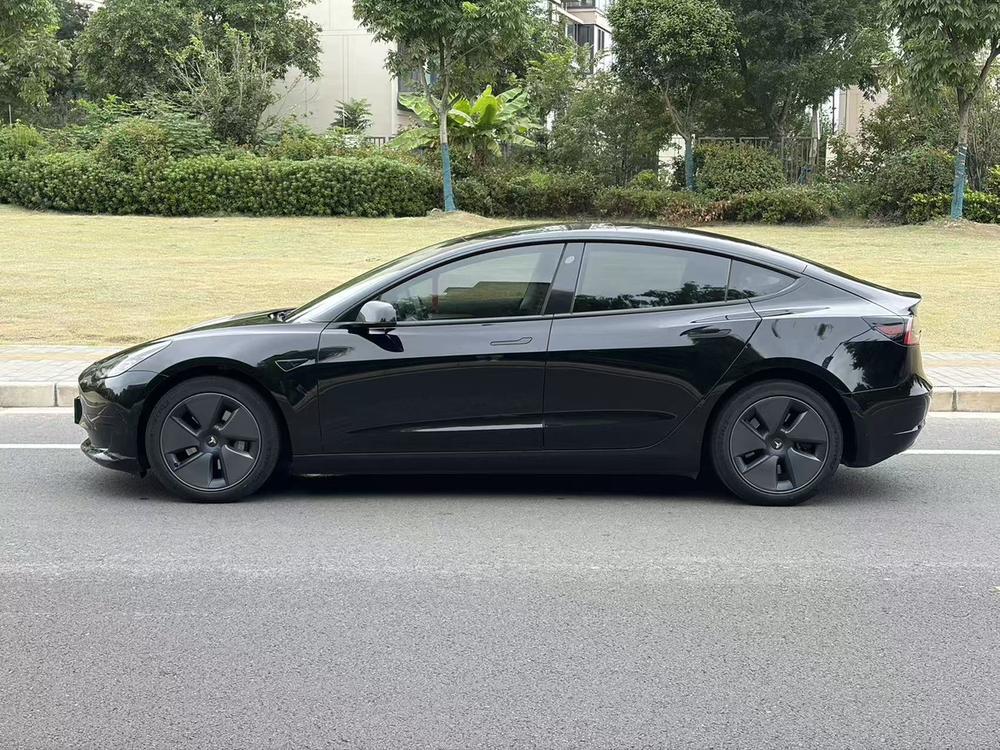 Tesla Model 3 2023 car image #4