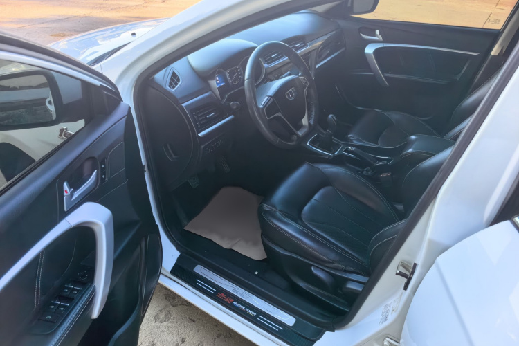 GEELY Emgrand 2016 car image #12