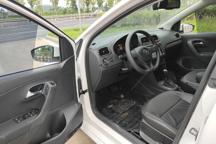 Volkswagen Polo 2015 #16 Volkswagen Polo 2015 car image #16