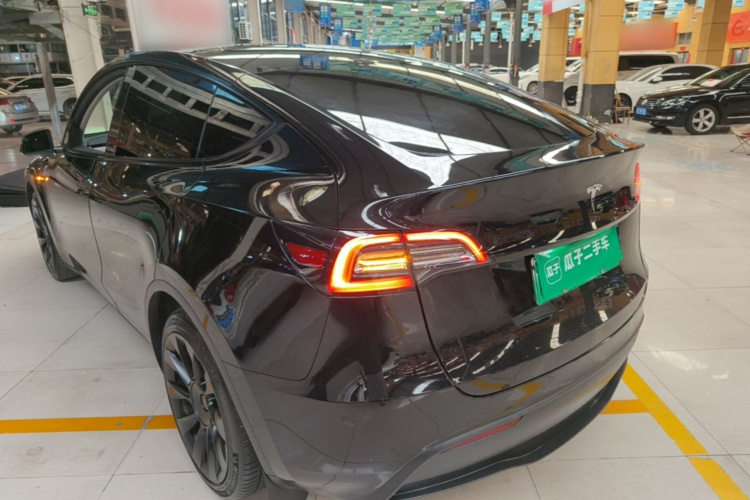Tesla Model Y 2022 #5 Tesla Model Y 2022 car image #5