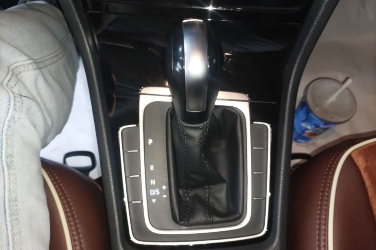 Volkswagen Golf 2018 car image #18