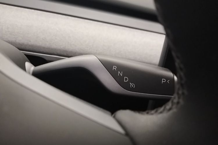 Tesla Model Y 2024 car image #18