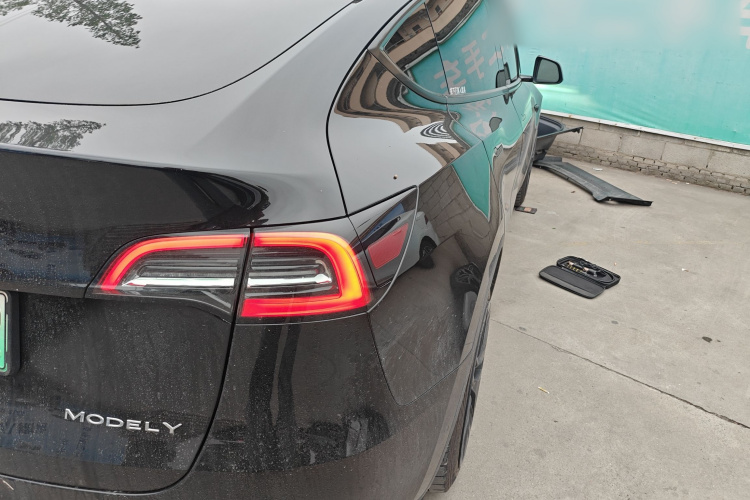 Tesla Model Y 2023 #8 Tesla Model Y 2023 car image #8
