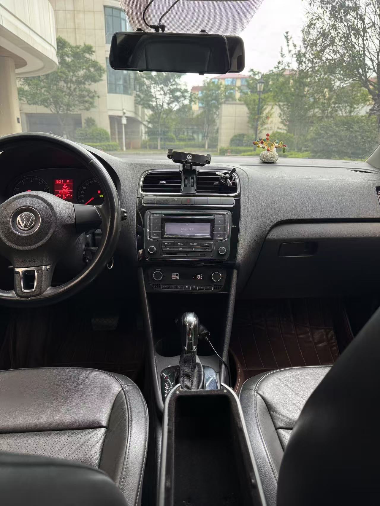 Volkswagen Polo 2013 car image #7