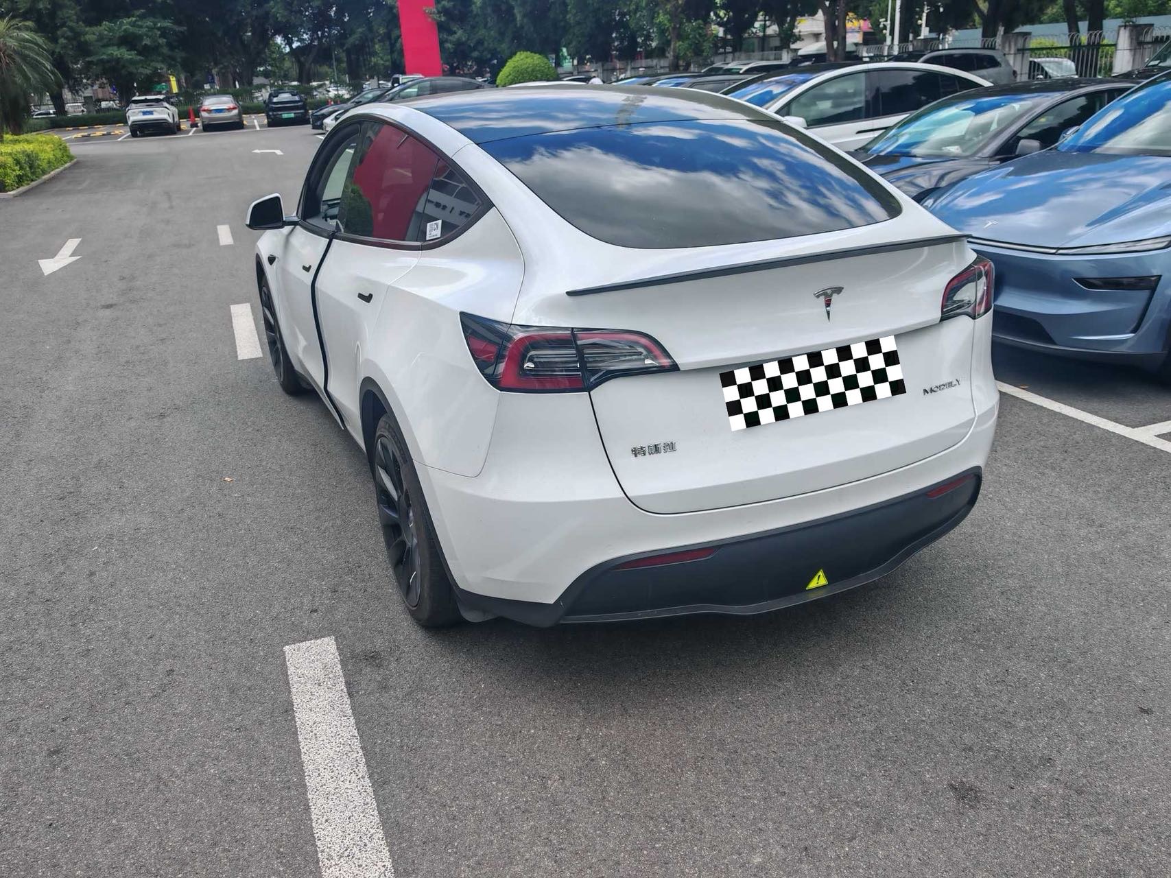 Tesla Model Y 2021 #8 Tesla Model Y 2021 car image #8