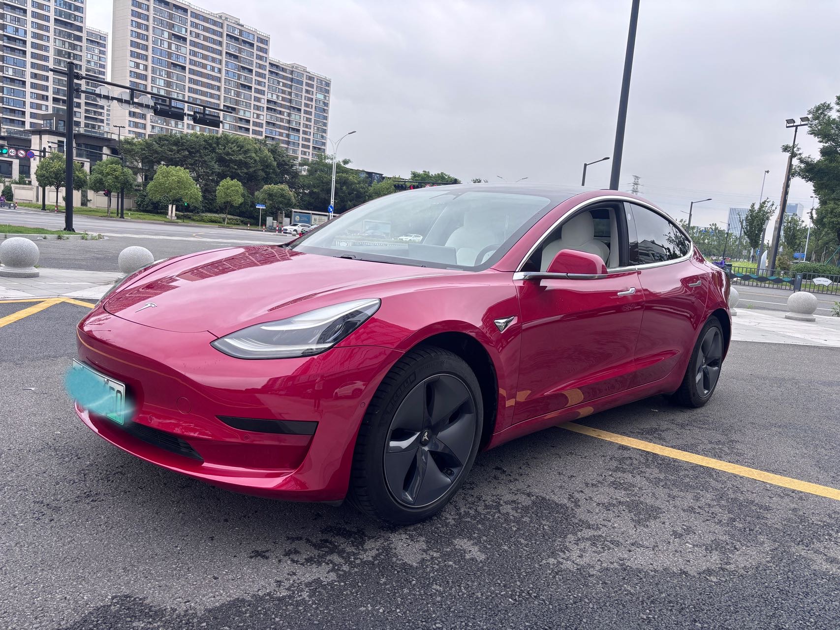 Tesla Model 3 2020 car image 