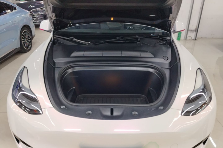 Tesla Model Y 2024 #20 Tesla Model Y 2024 car image #20