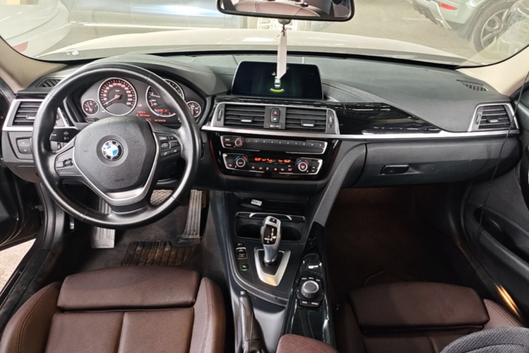 BMW 3 Series 2018 #10 BMW 3 Series 2018 car image #10