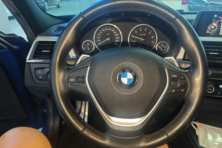 BMW 3 Series 2017 car image #11