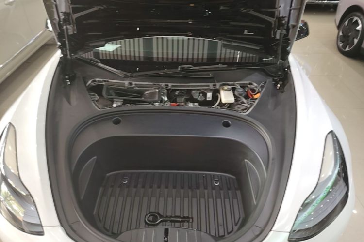 Tesla Model 3 2023 car image #20