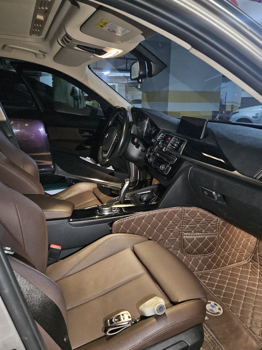 BMW 3 Series 2019 immagine di auto #10