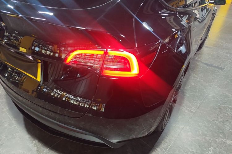 Tesla Model Y 2024 car image #8