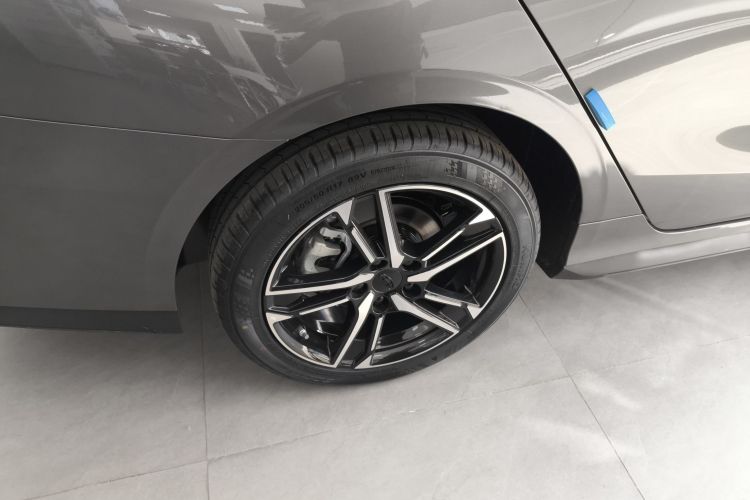 GEELY Binray 2026 immagine di auto #10