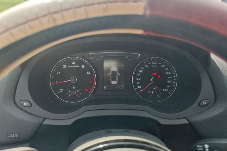 Audi Q3 2018 car image #13