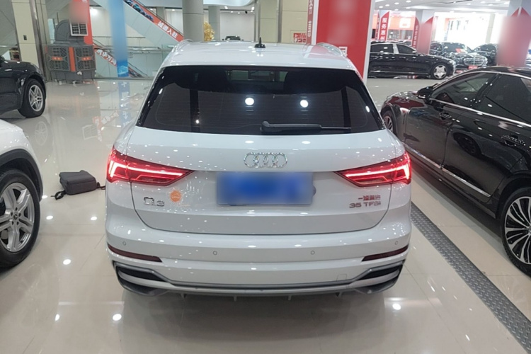 Audi Q3 2022 car image #6