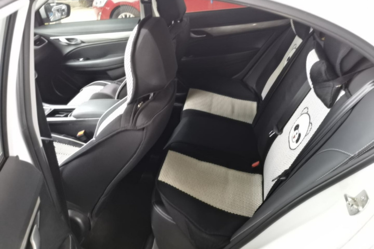 GEELY Emgrand 2019 car image #19